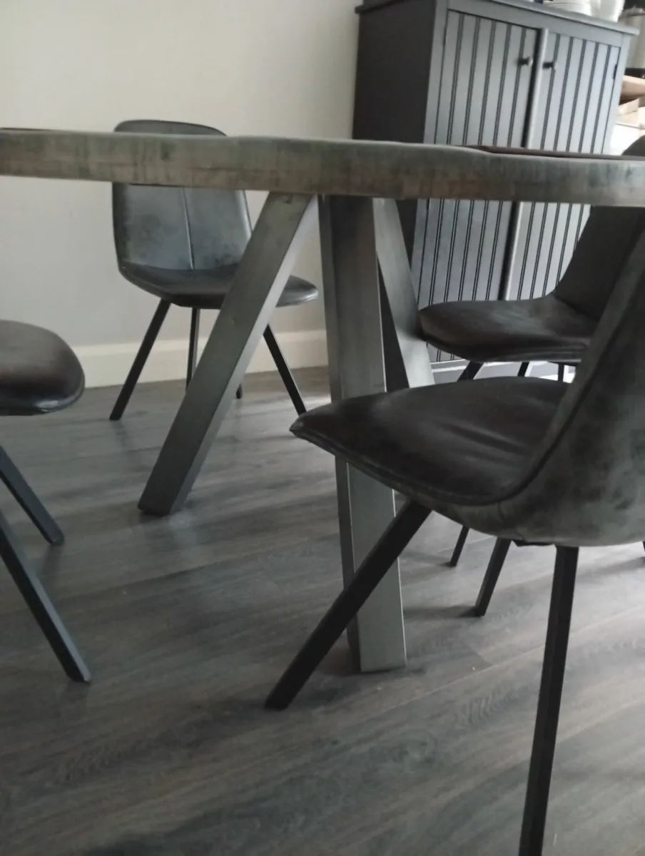 Dining table and 4 chairs - Image 3