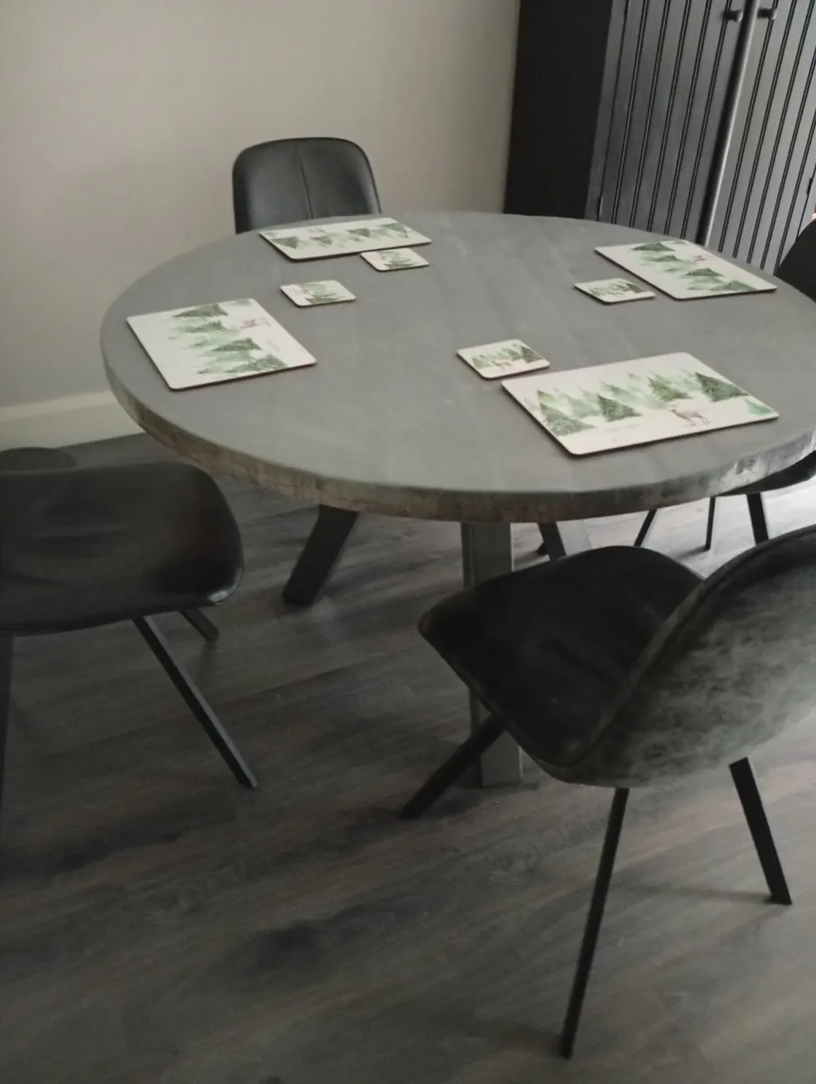 Dining table and 4 chairs - Image 1