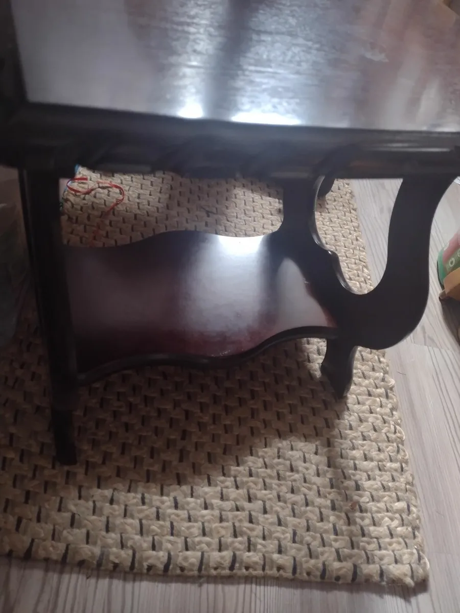 Beautiful antique mahogany side table with shelf - Image 3