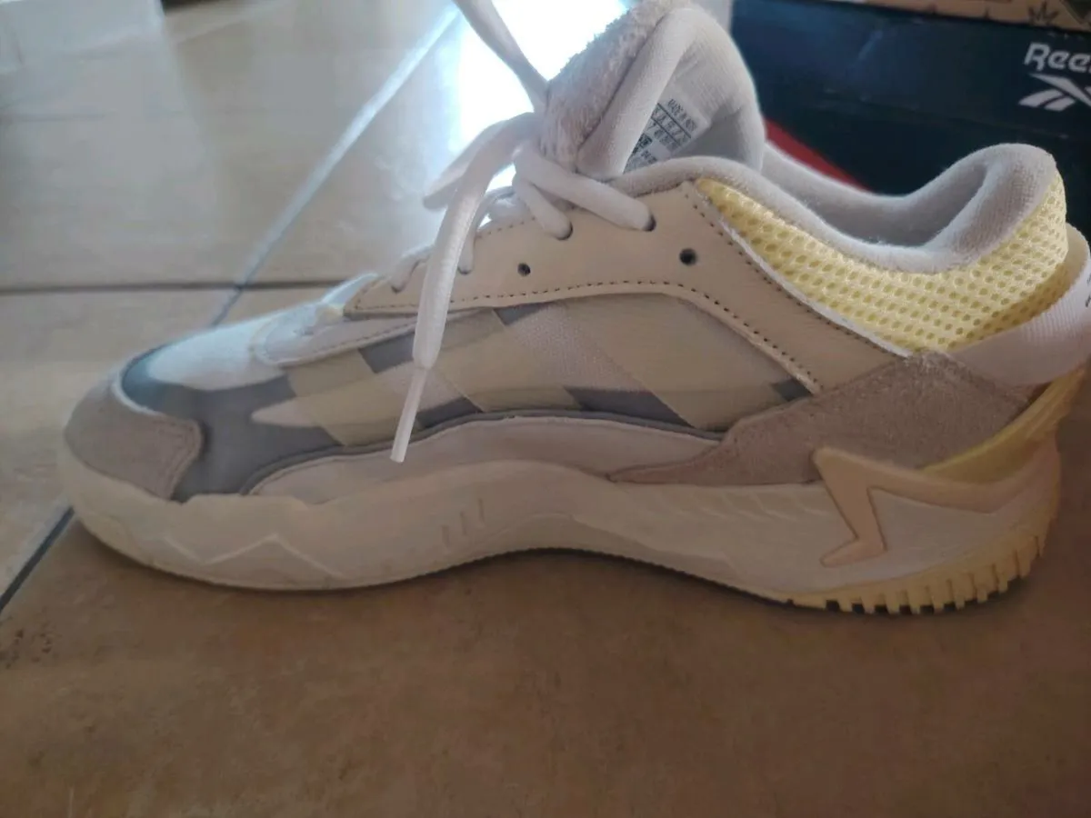 Adidas Ozweego size 7 - Image 3