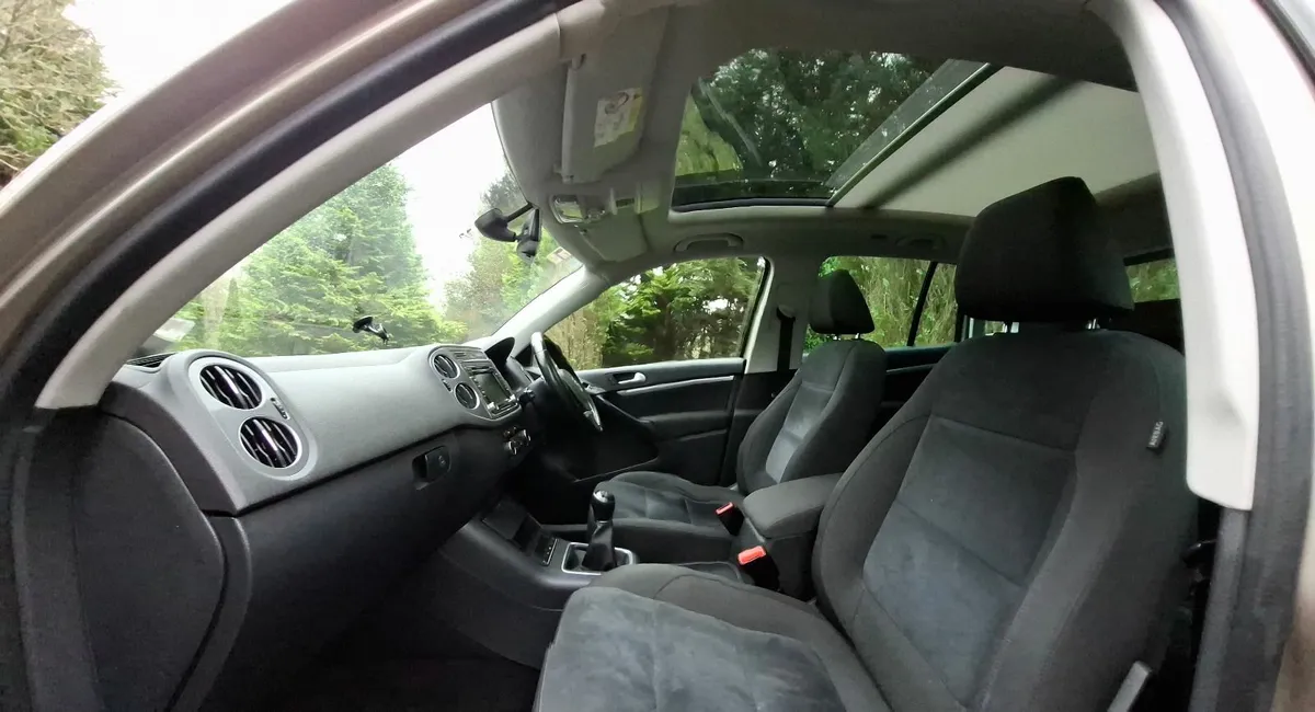 15 VW Tiguan,  SPORT,  1 lady owner - Image 4