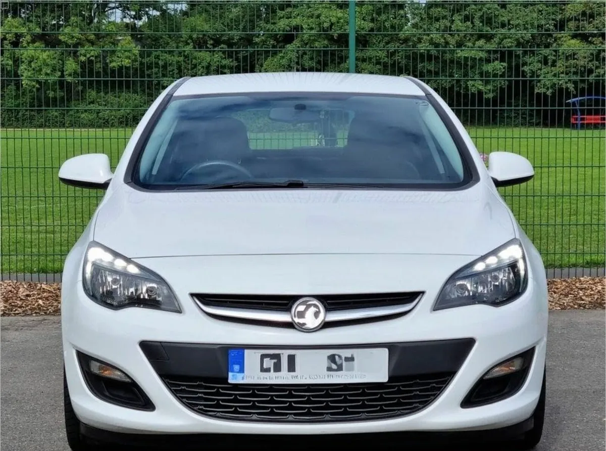 Vauxhall Astra 2014 - Image 1