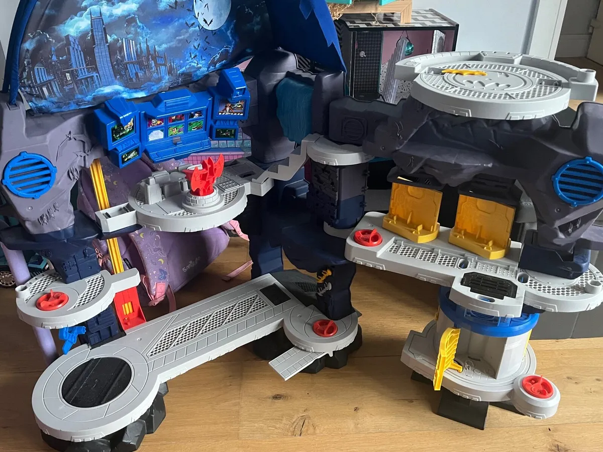 Batman batcave - Image 1