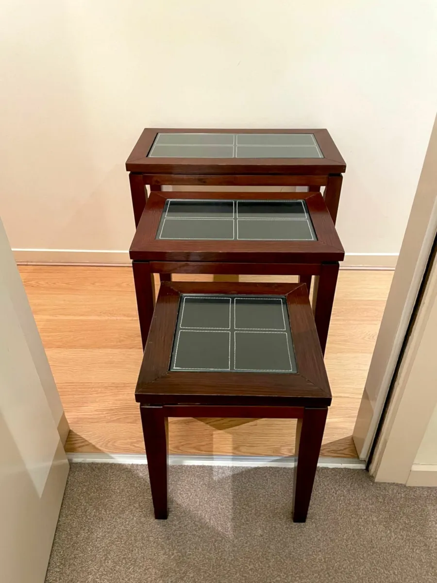 Nest of 3 tables - Image 1