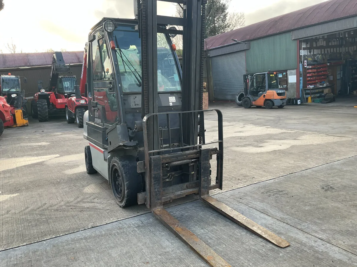 Nissan 30 Forklift - Image 3