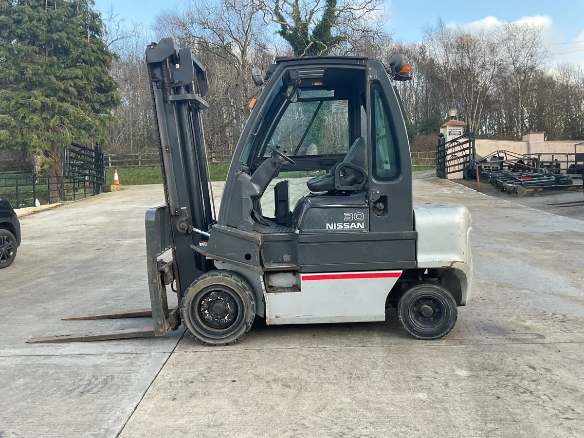 Nissan 30 Forklift - Image 1