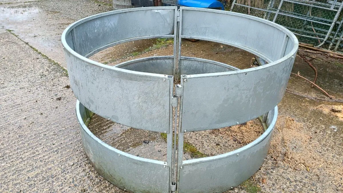 Round Sheep Feeder (horned) - Image 1