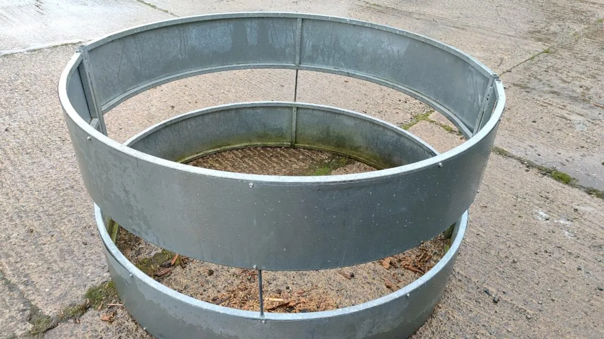 Round Sheep Feeder (horned) - Image 2