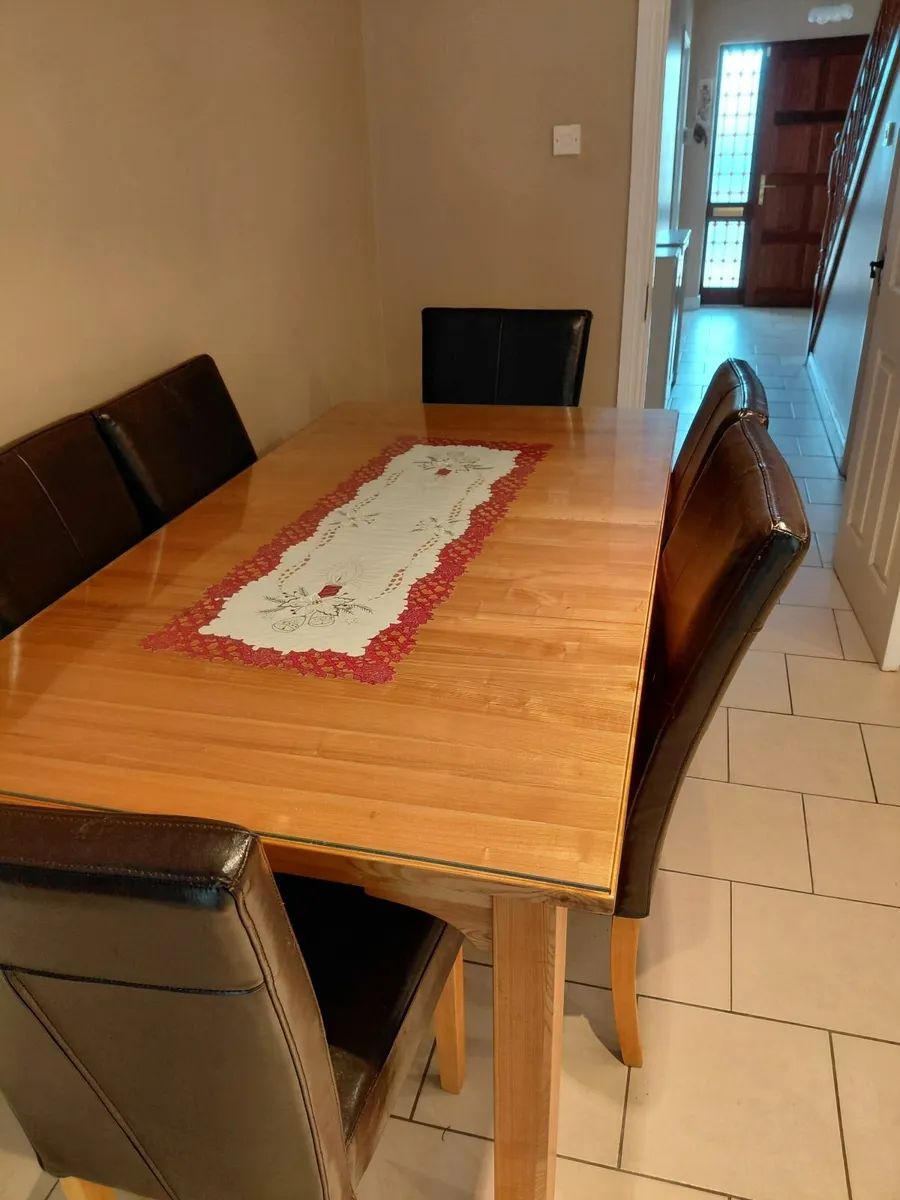Kitchen table - Image 1