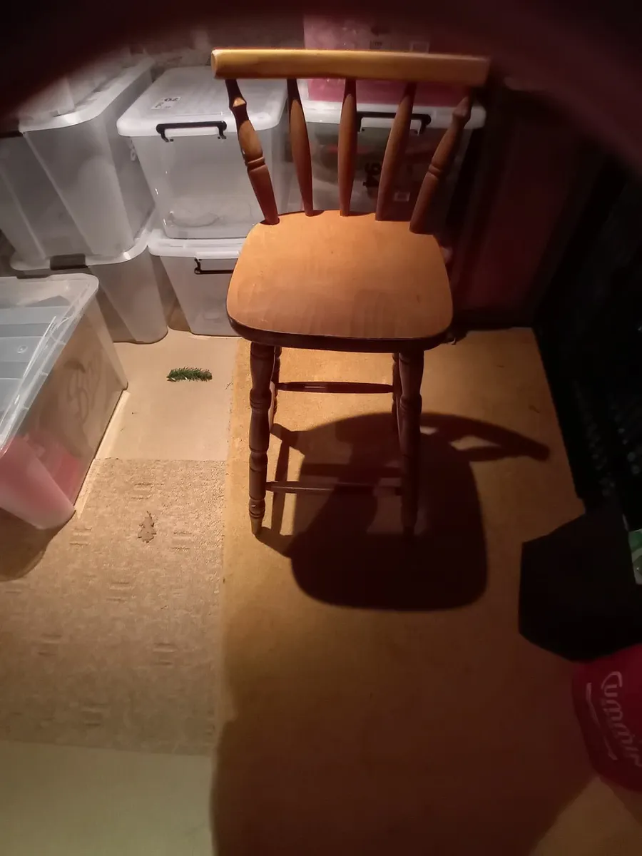 Wooden high stools with back . - Image 1