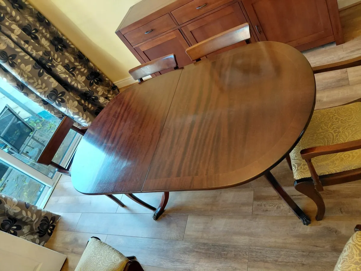 Dining table - Image 1