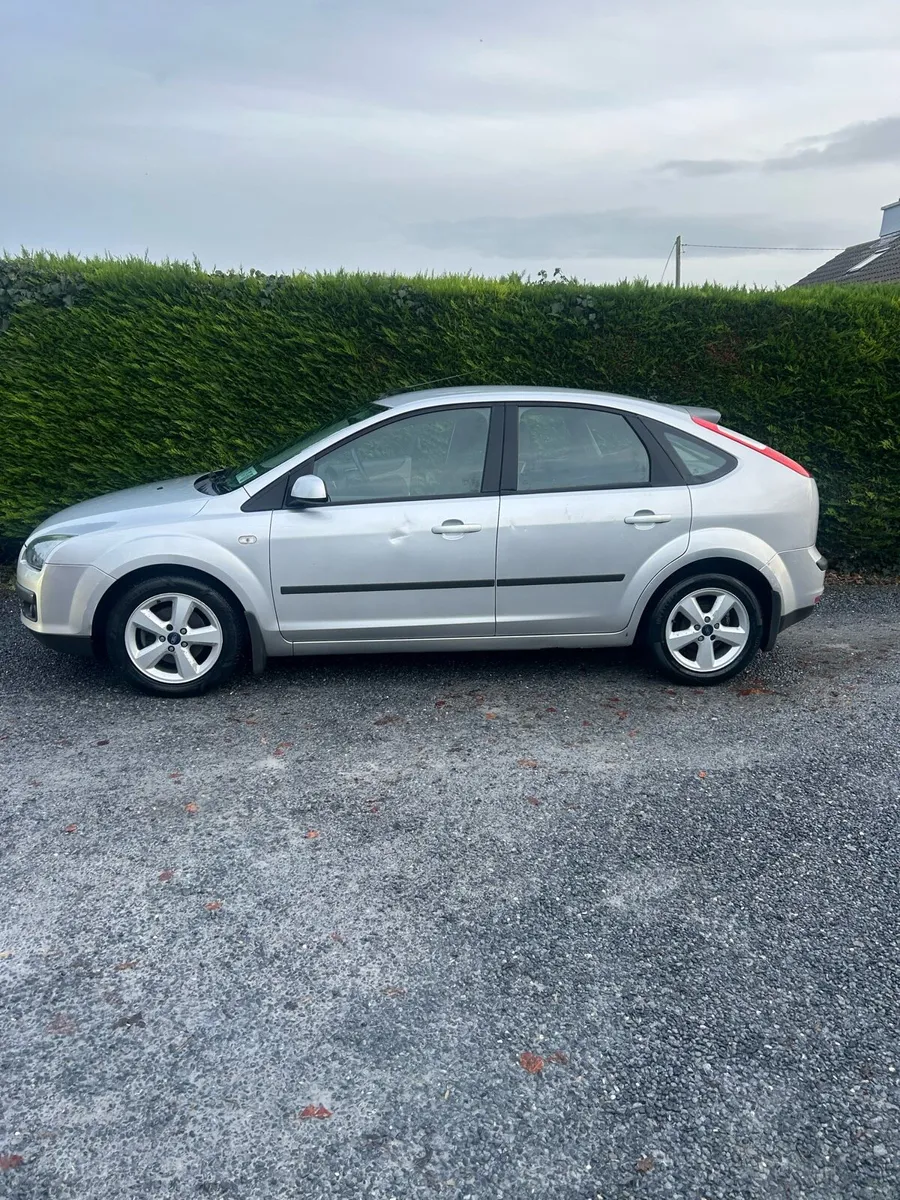 2005 FORD FOCUS 1.4i ZETEC NCT 10/26 - Image 3