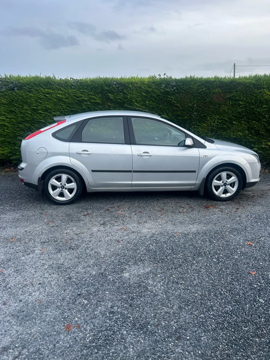 2005 FORD FOCUS 1.4i ZETEC NCT 10/26 - Image 1