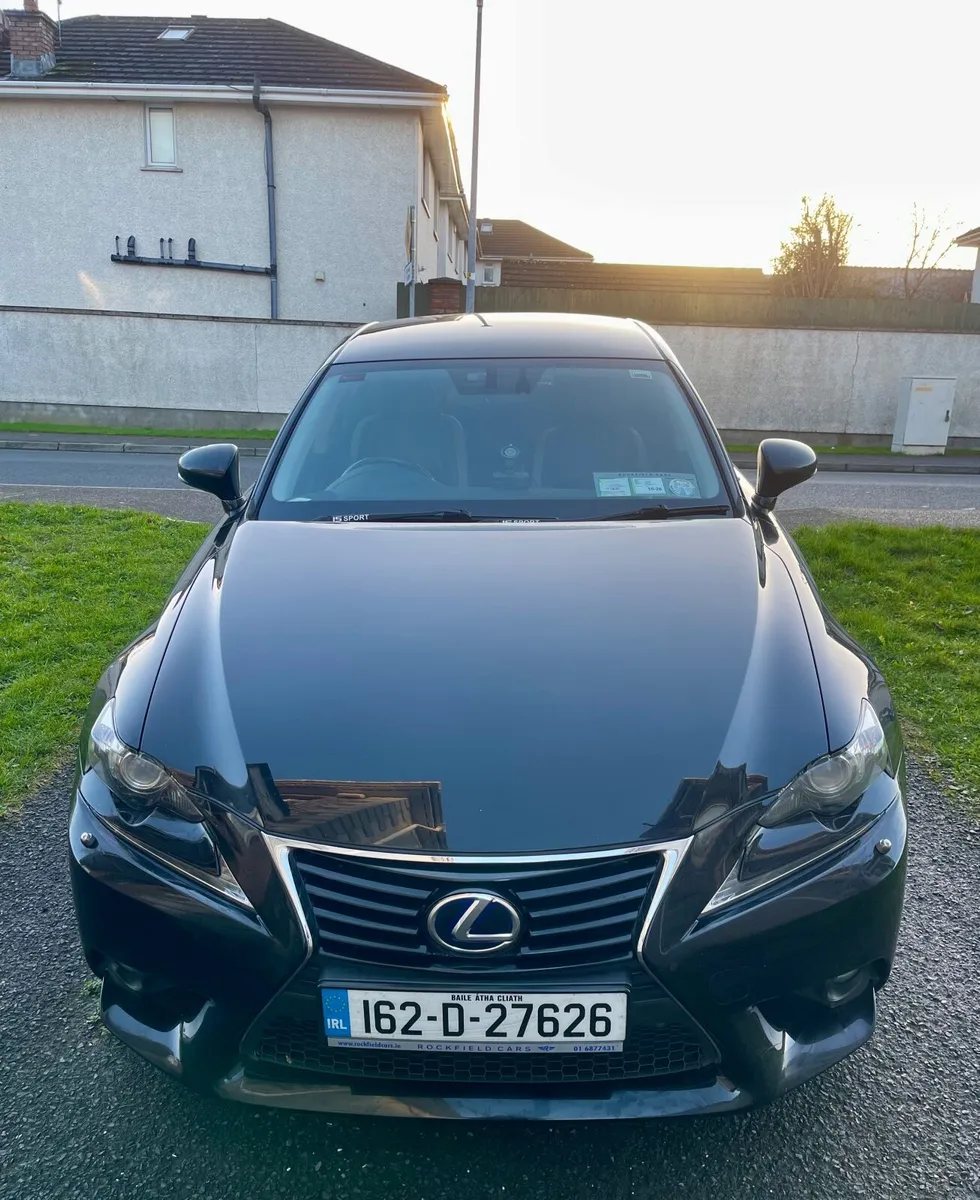 Lexus IS 2016 - Image 1
