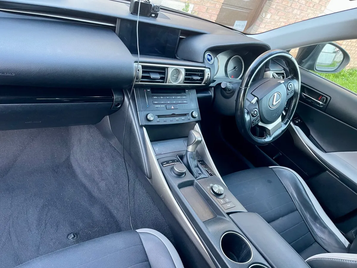 Lexus IS 2016 - Image 3