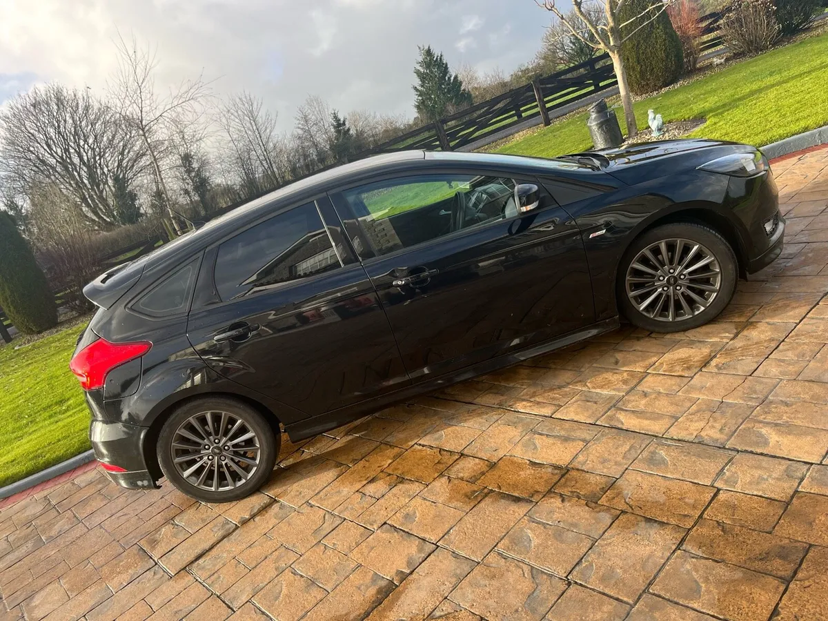 Ford Focus 2017 - Image 2