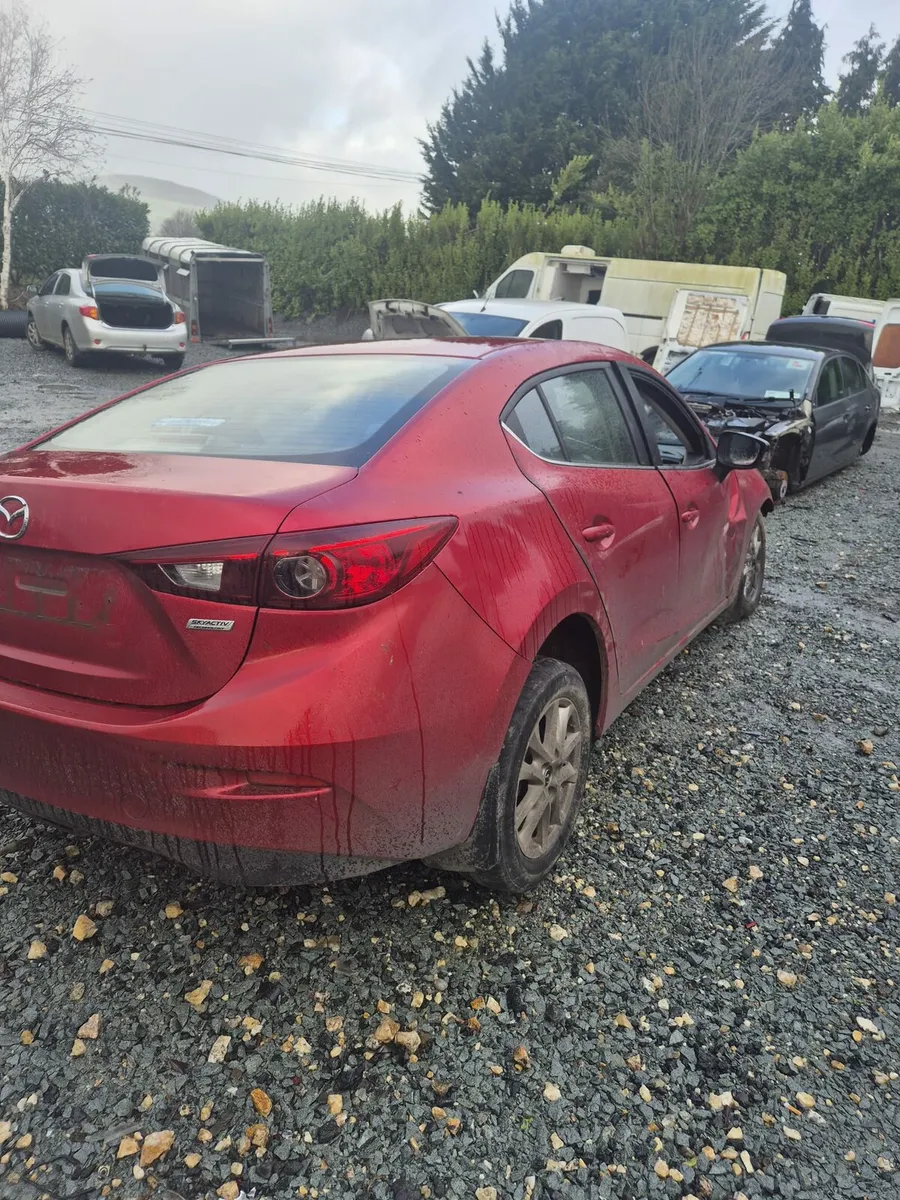 Mazda 3 - Breaking only - Image 1