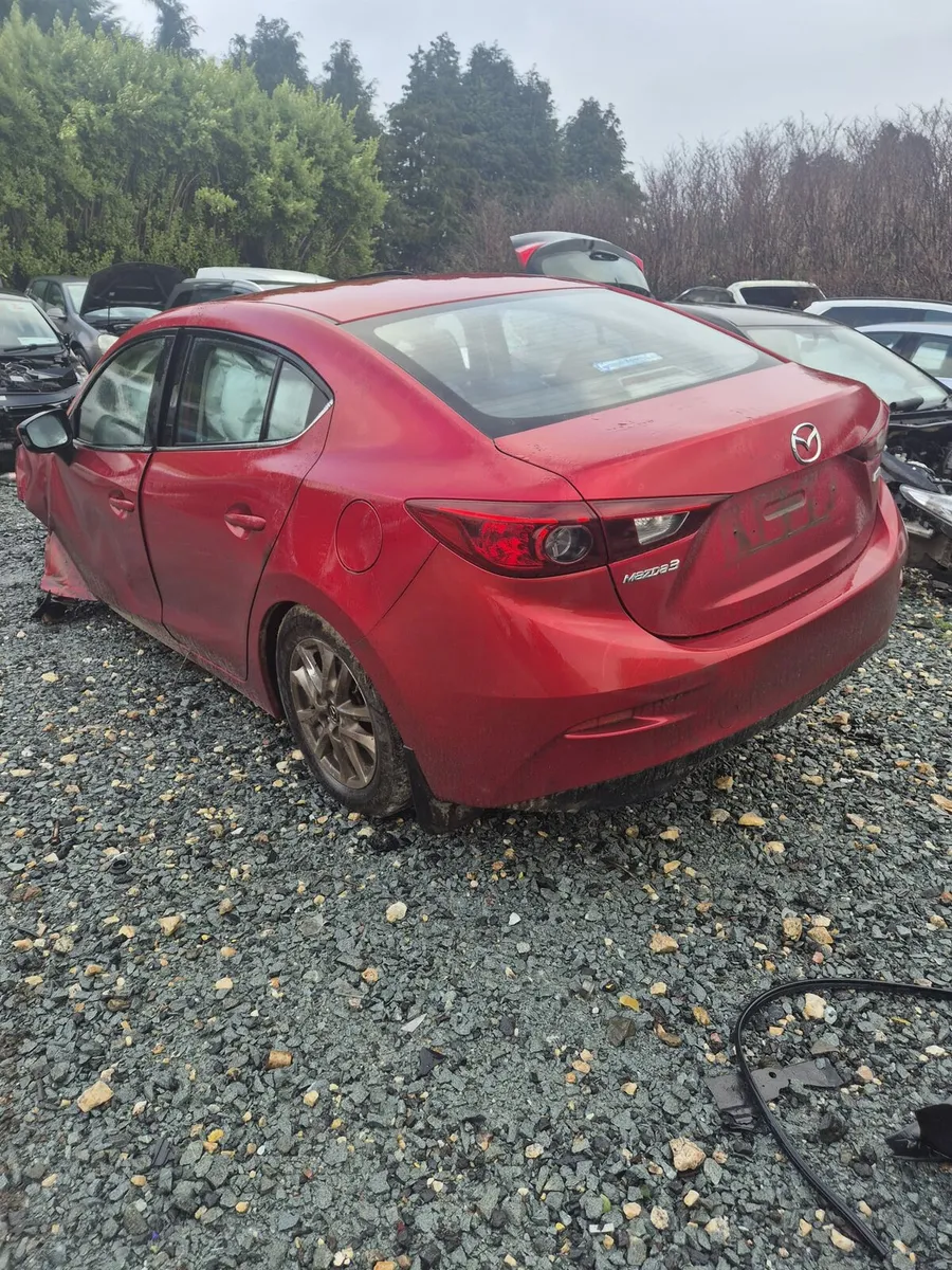 Mazda 3 - Breaking only - Image 4