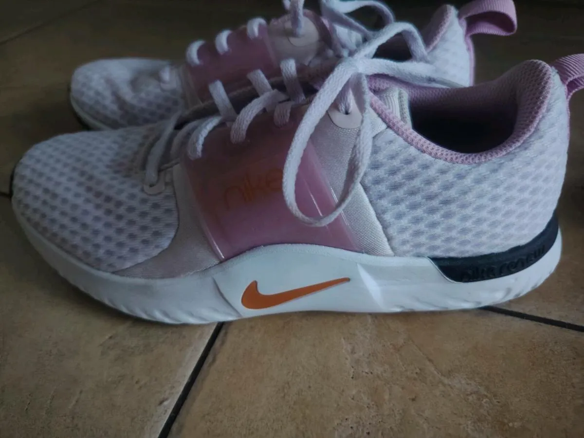 Nike Women's Renew In-Season TR 10 - Image 1