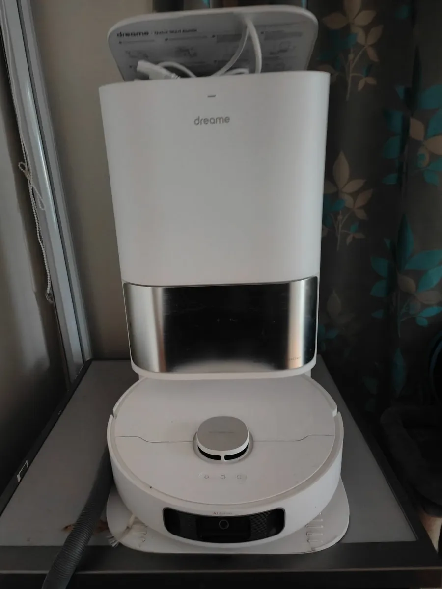 Robot vacuum - Image 1