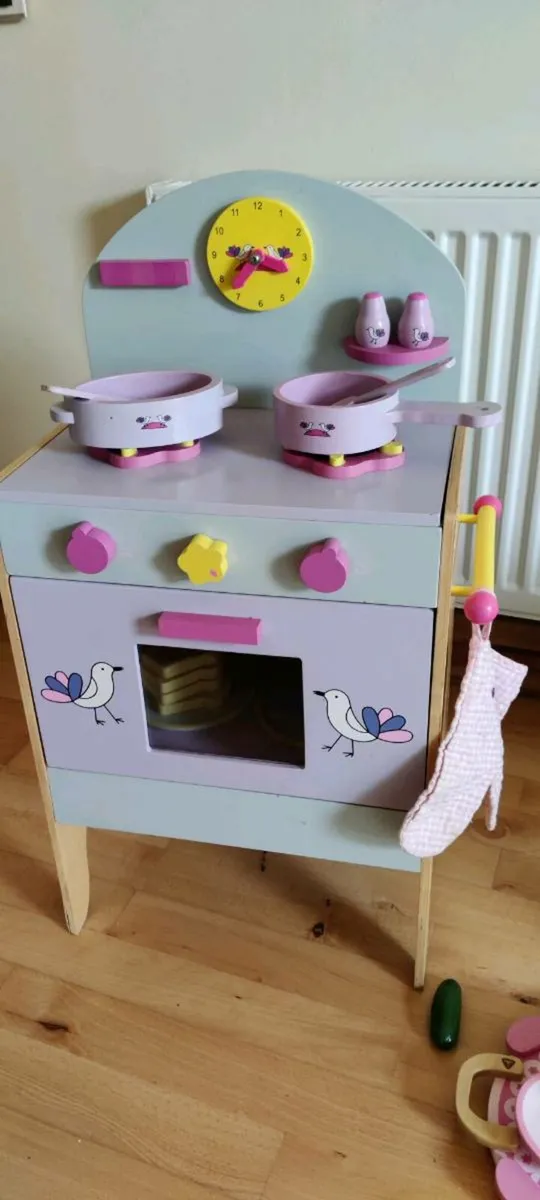 Child's wooden toy cooker - Image 1