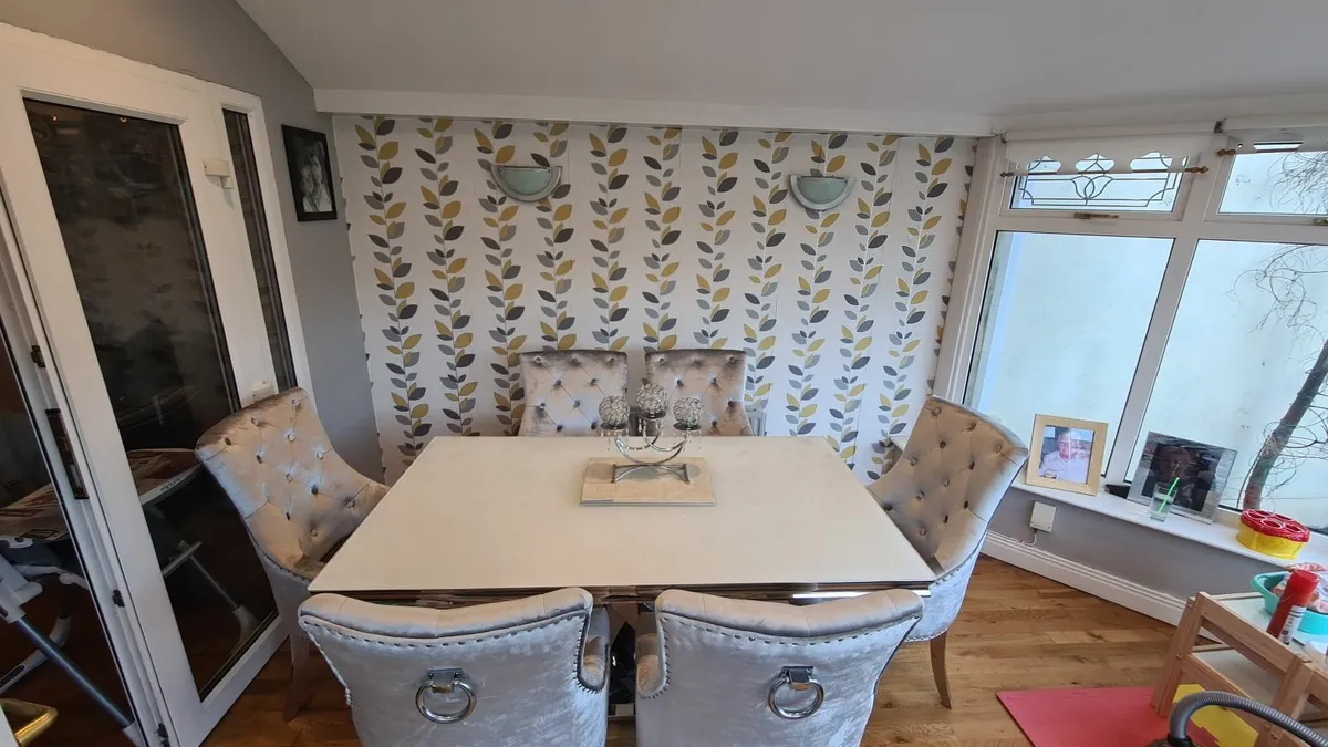 Dining Table and chairs - Image 4