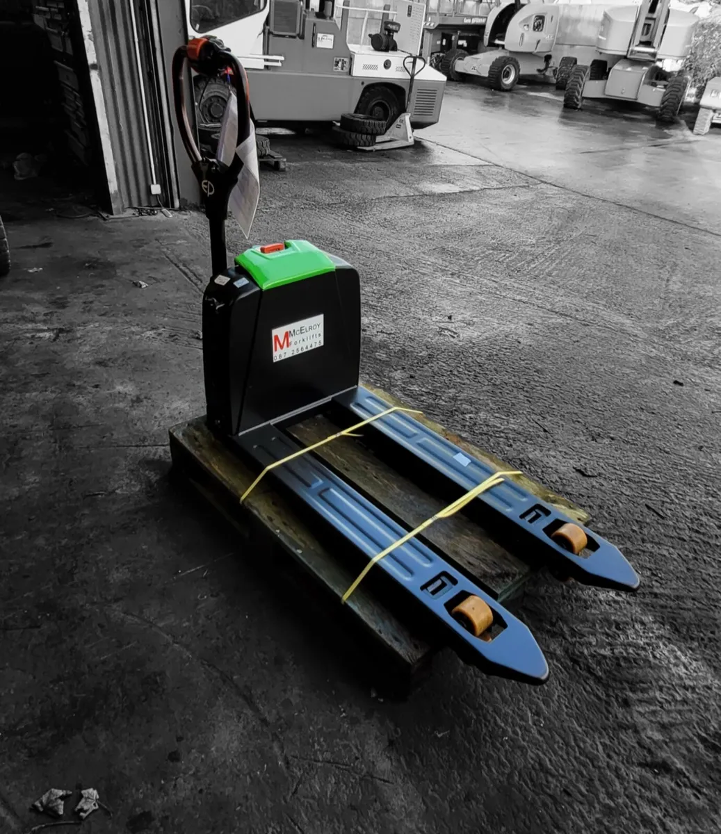 Electric pallet truck - Image 1