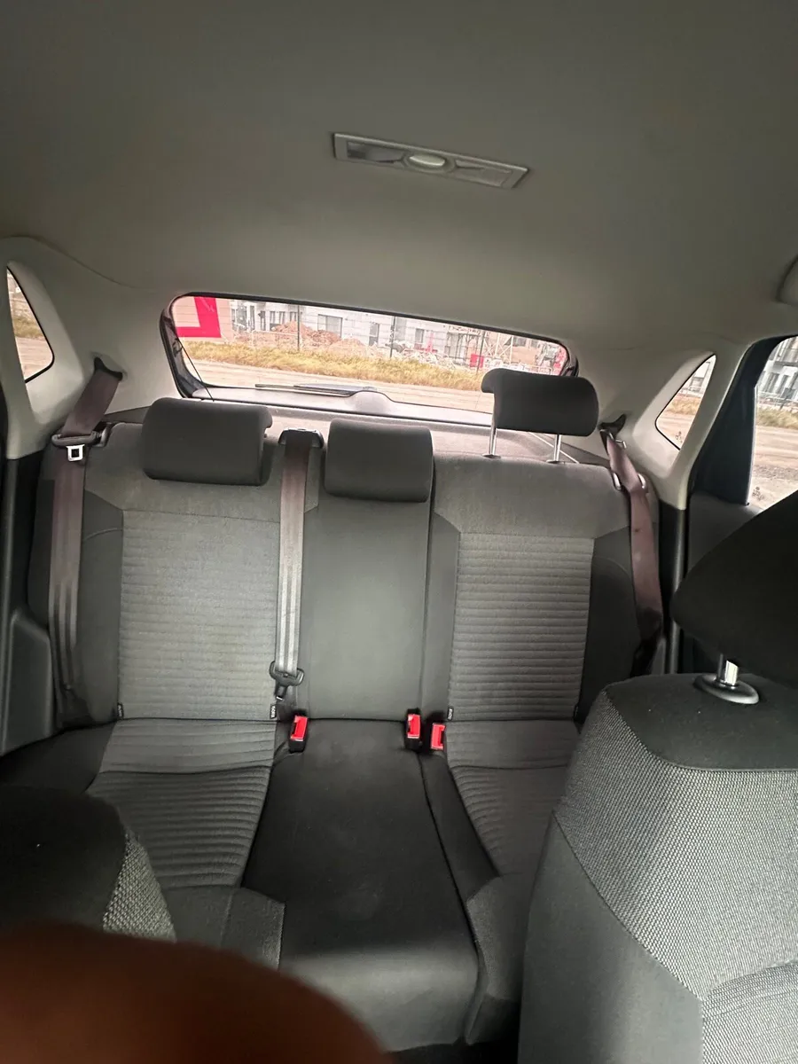 Volkswagen polo - Image 4