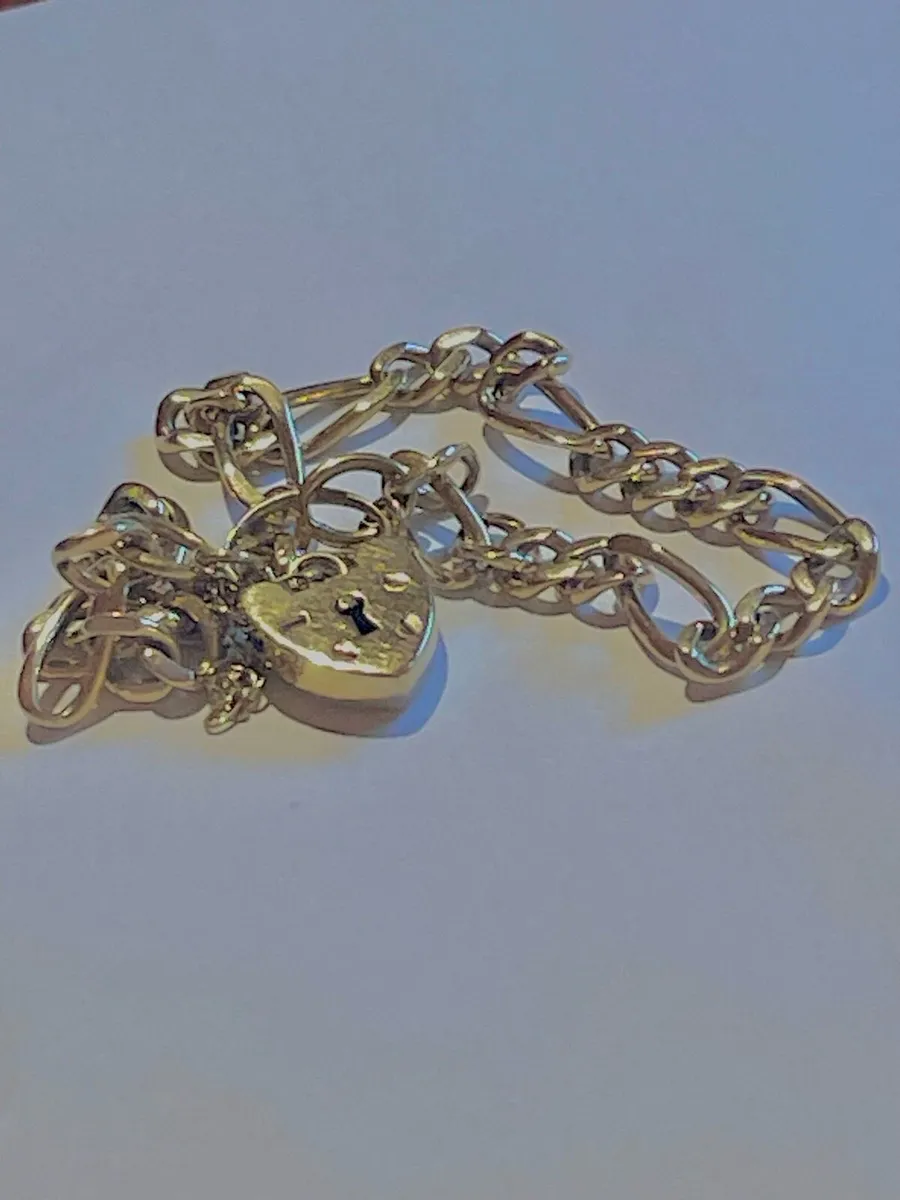 9ct Gold Bracelet - Image 1