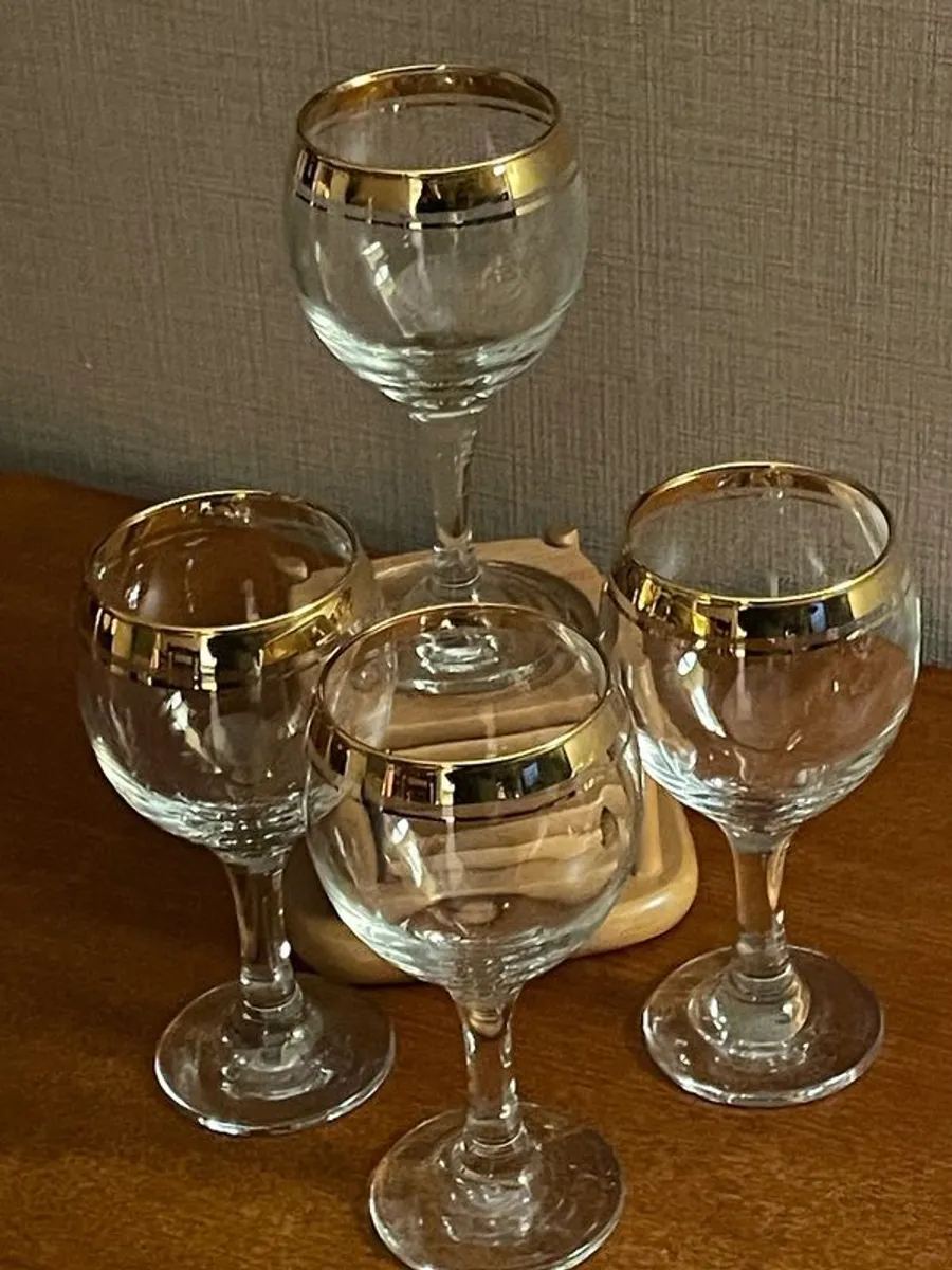 4 x Vintage 6" red wine glasses, (5th glass free) - Image 4