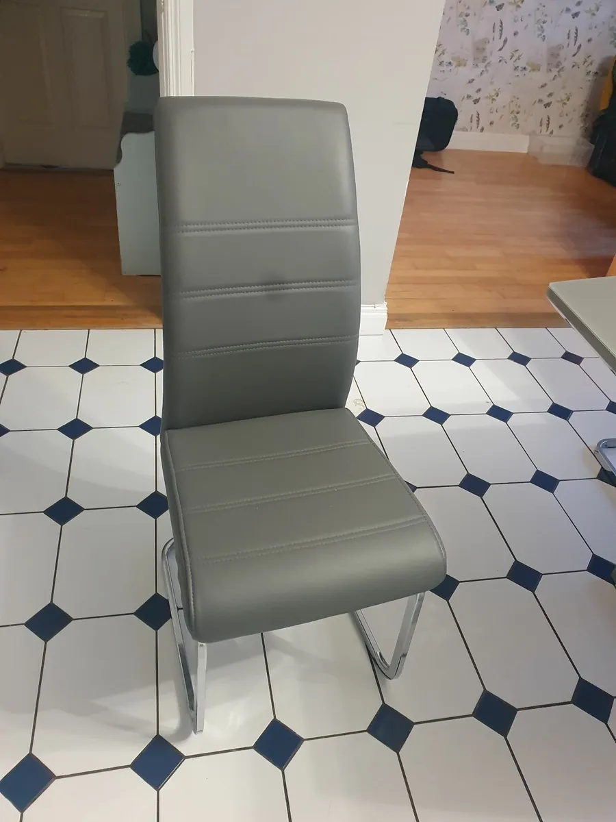 Kitchen Table & Chairs - Image 1