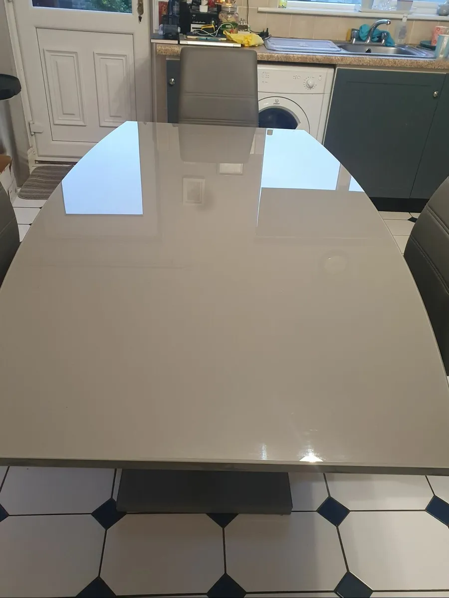 Kitchen Table & Chairs - Image 2