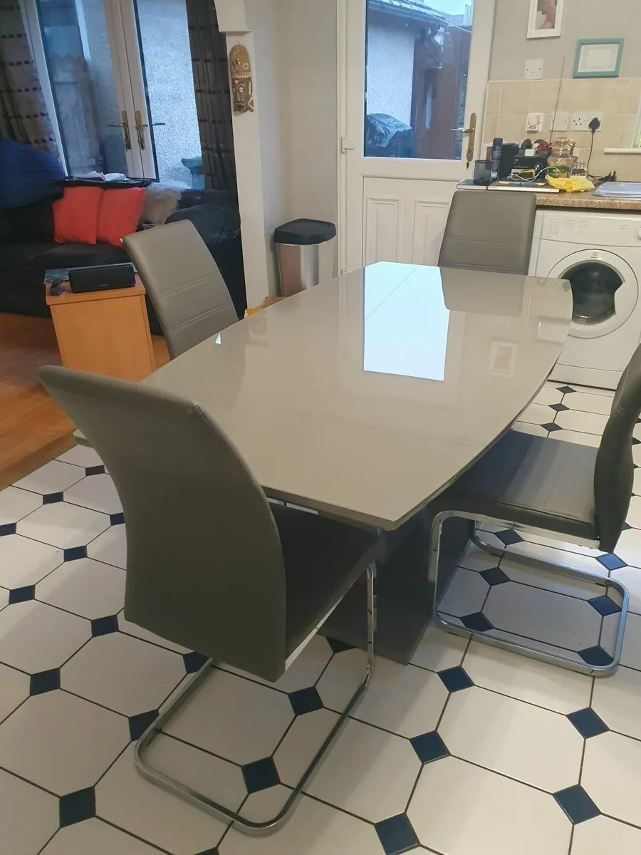 Kitchen Table & Chairs - Image 3