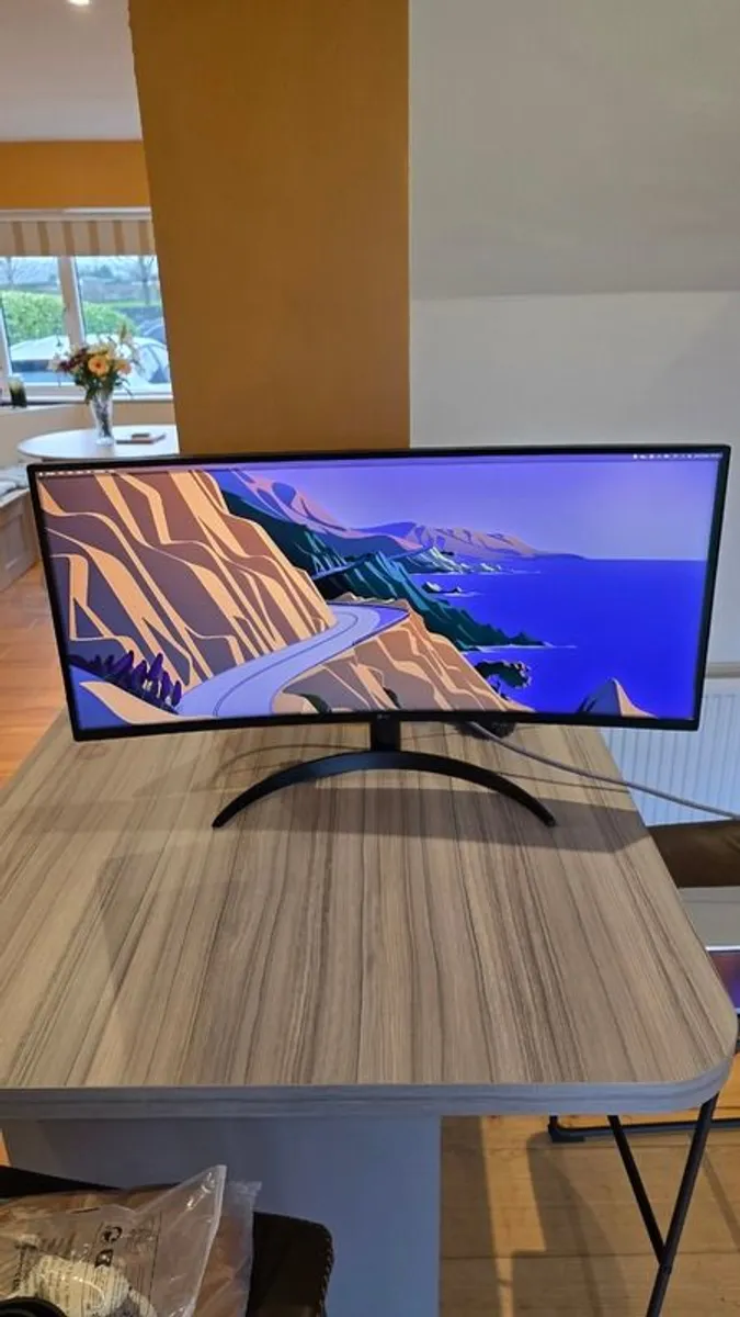 LG 34 Inch Curved UltraWide WQHD 1440P (100Hz) - Image 1