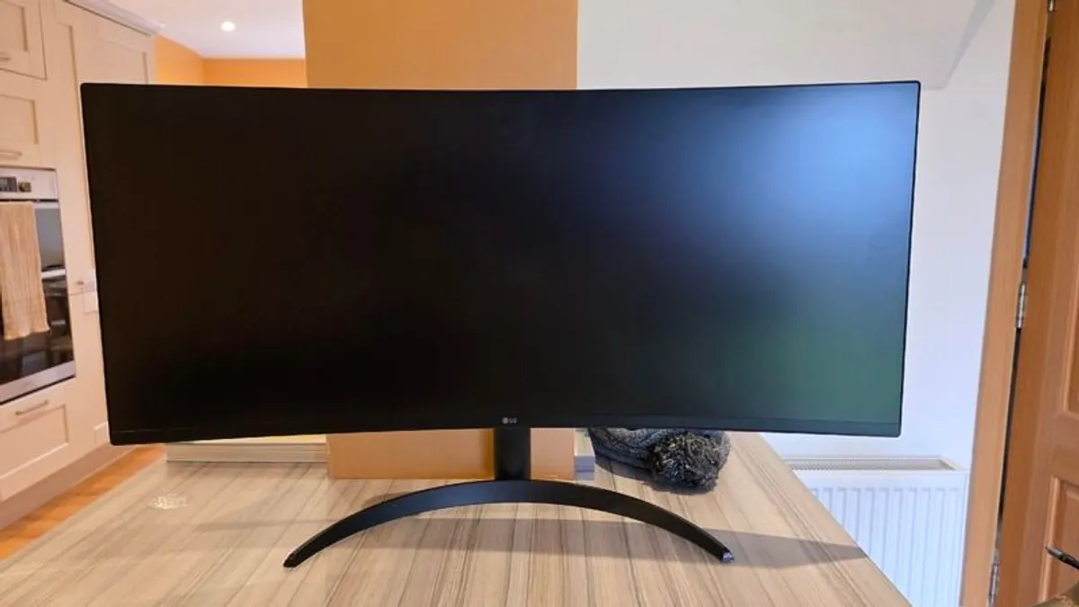 LG 34 Inch Curved UltraWide WQHD 1440P (100Hz) - Image 3