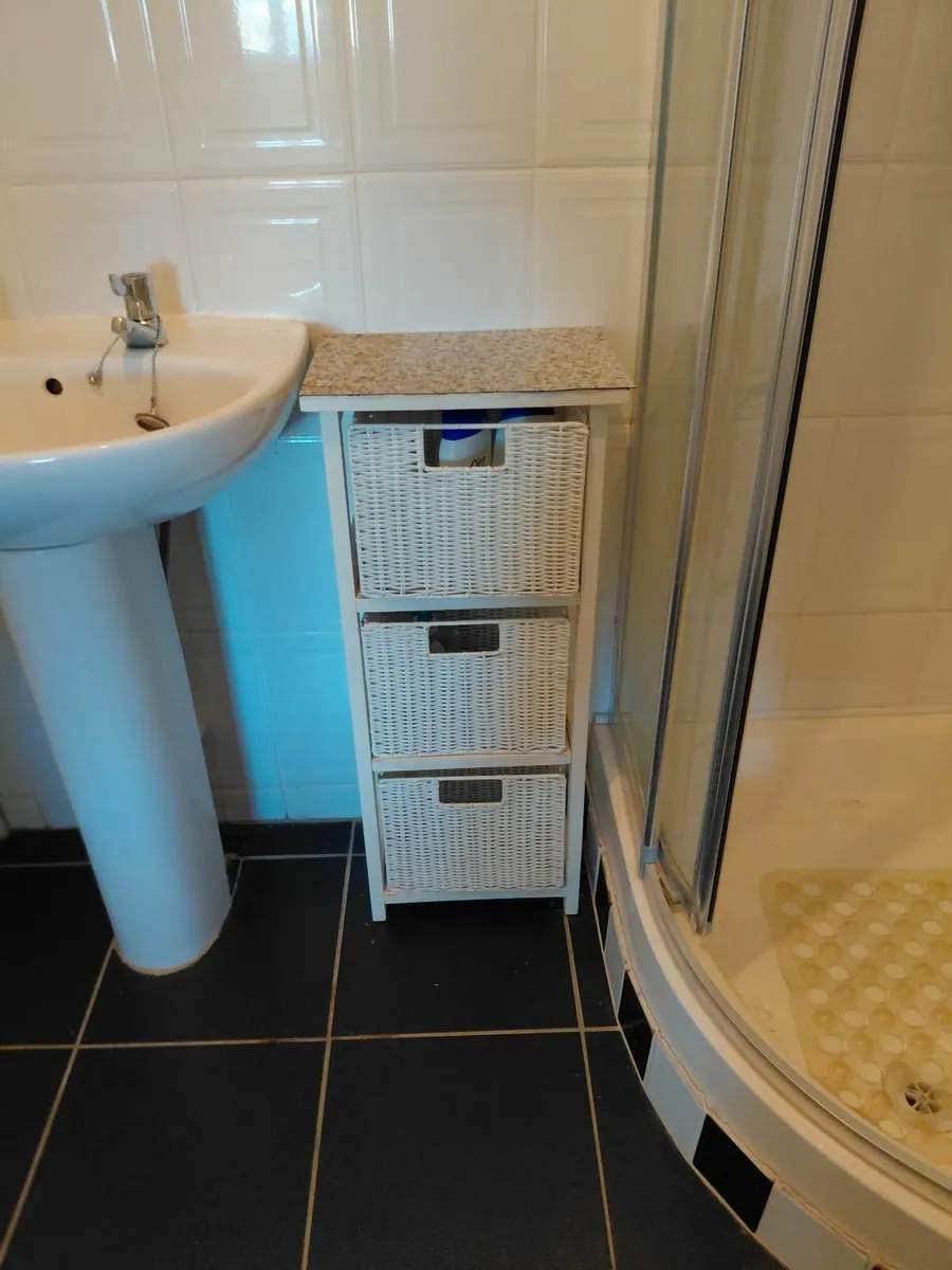 Bathroom accessories - Image 2