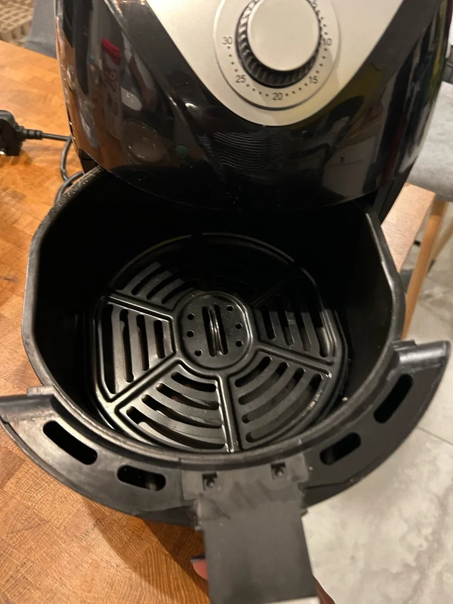 Salter Air Fryer + free disposable liners - Image 4
