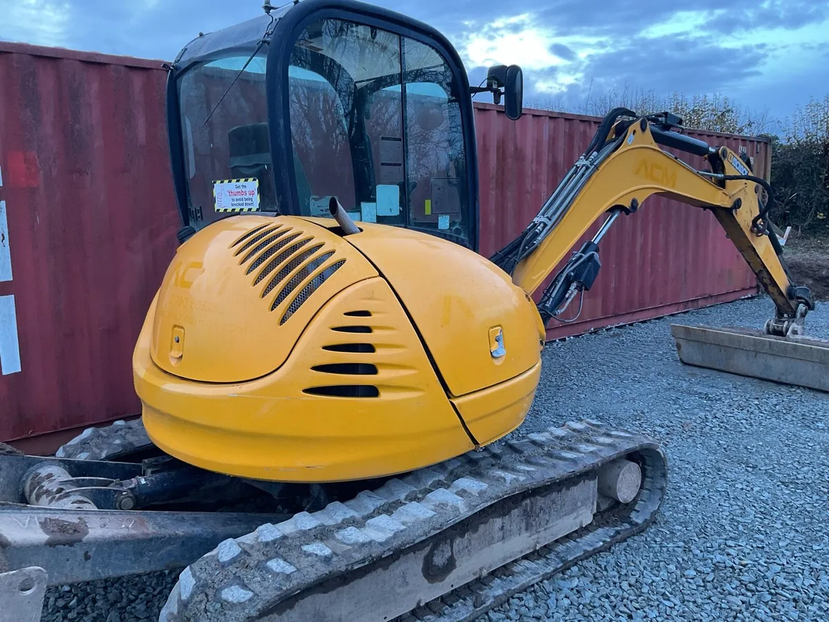 2015 JCB 8050 5.5 Tonne digger - Image 1