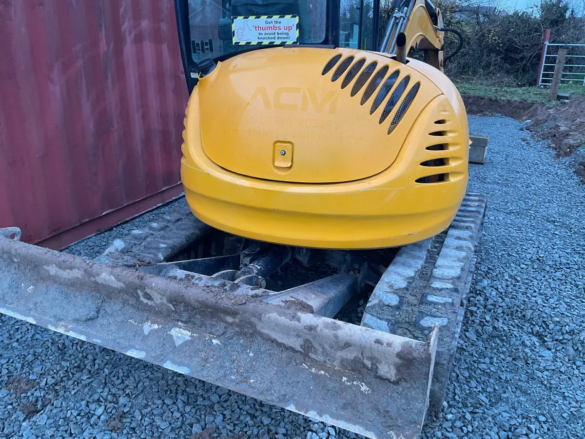 2015 JCB 8050 5.5 Tonne digger - Image 2