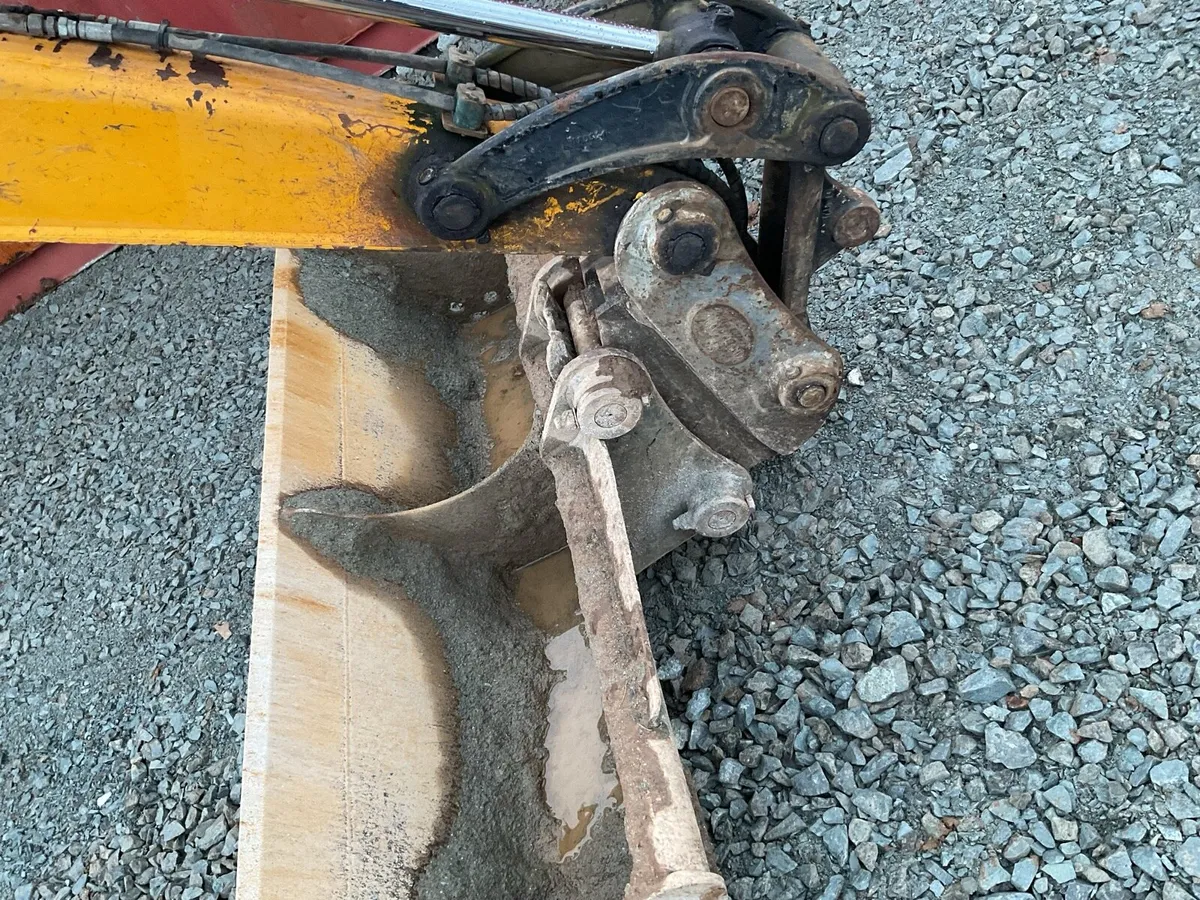 2015 JCB 8050 5.5 Tonne digger - Image 4