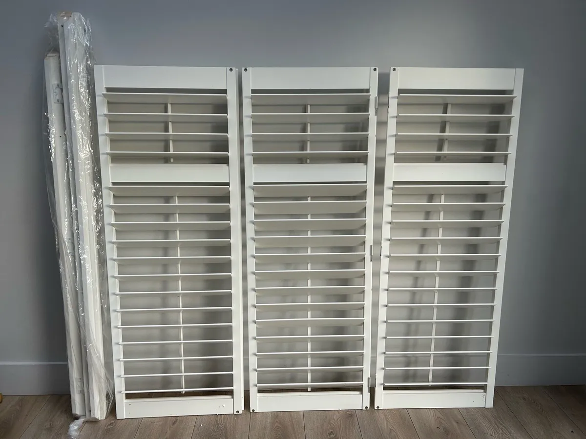 White interior plantation (louvred) shutters - Image 2