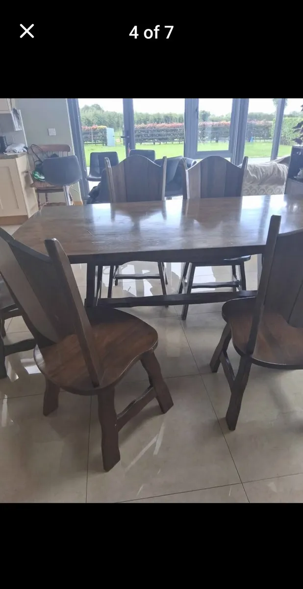 Table and six chairs - Image 1