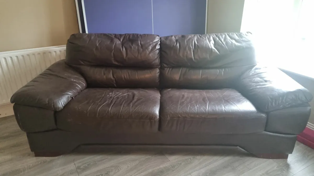 Couches FREE - Image 1