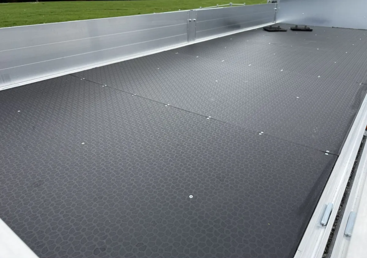 VOLKSWAGEN CRAFTER 2.0Tdi 3.5t. DROPSIDE - Image 4