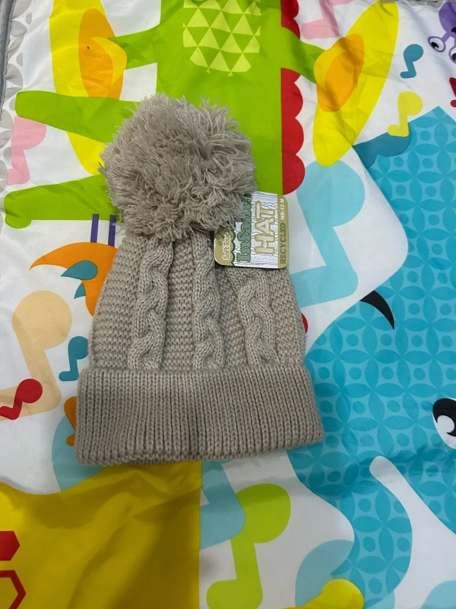 baby pom pom hat unisex New - Image 2