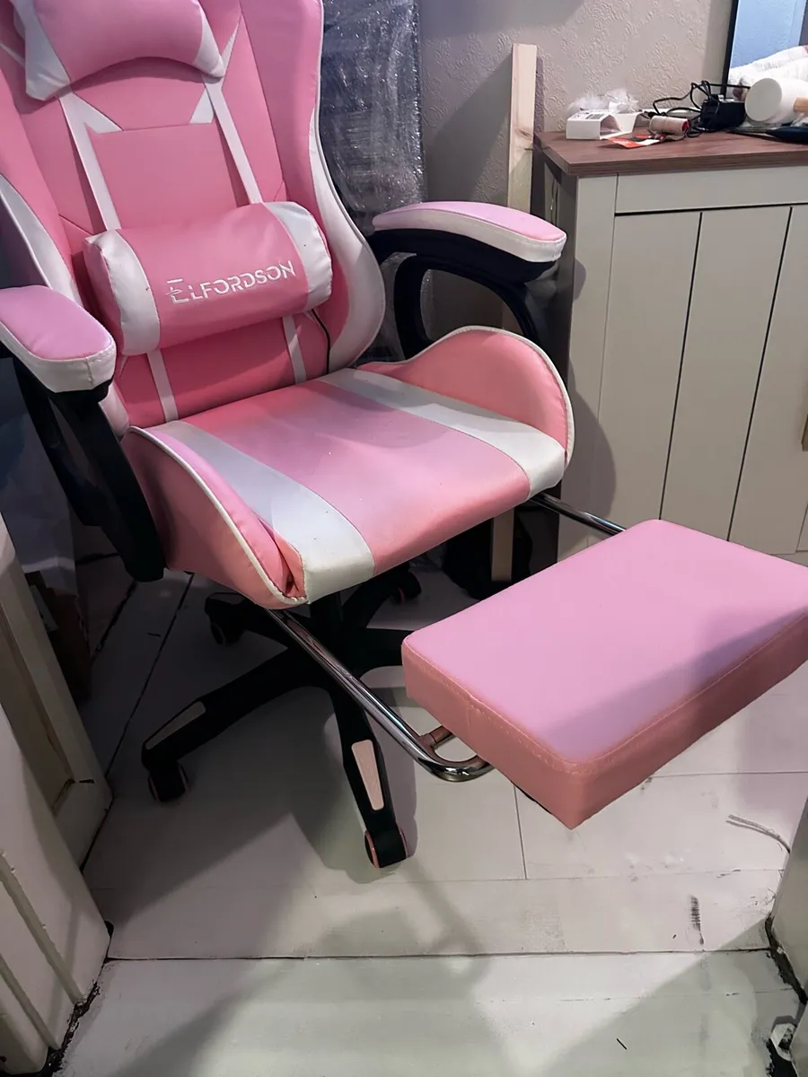 Pink Gaming Chair (With Built-In Footrest) - Image 3