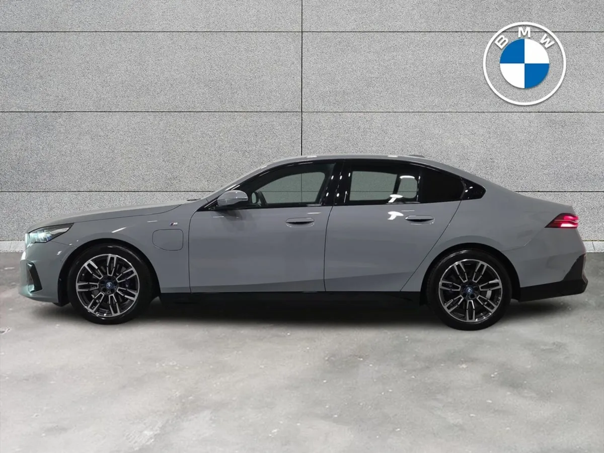 BMW 5-Series 530e M Sport Saloon - Image 4