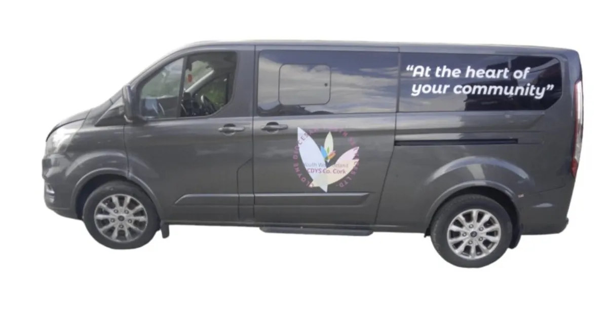 2019 FORD CUSTOM BUS For Breaking/Dismantling - Image 2