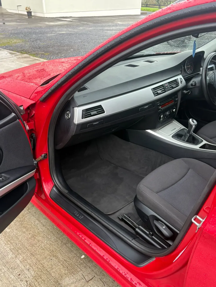 2011 BMW 318d ES – 6 Speed Manual - Image 4