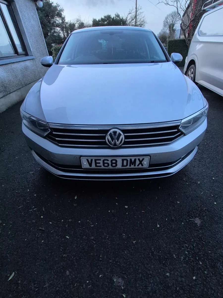 Volkswagen Passat 2018 - Image 2